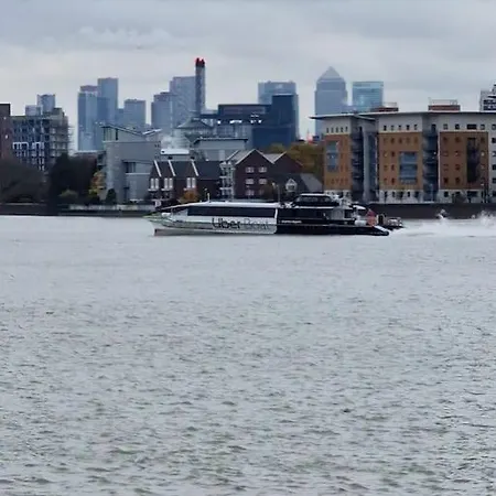 Unique 2-Bedroom Accommodation With River Views! London Exterior photo