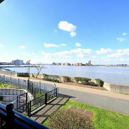 Unique 2-Bedroom Accommodation With River Views! London Exterior photo