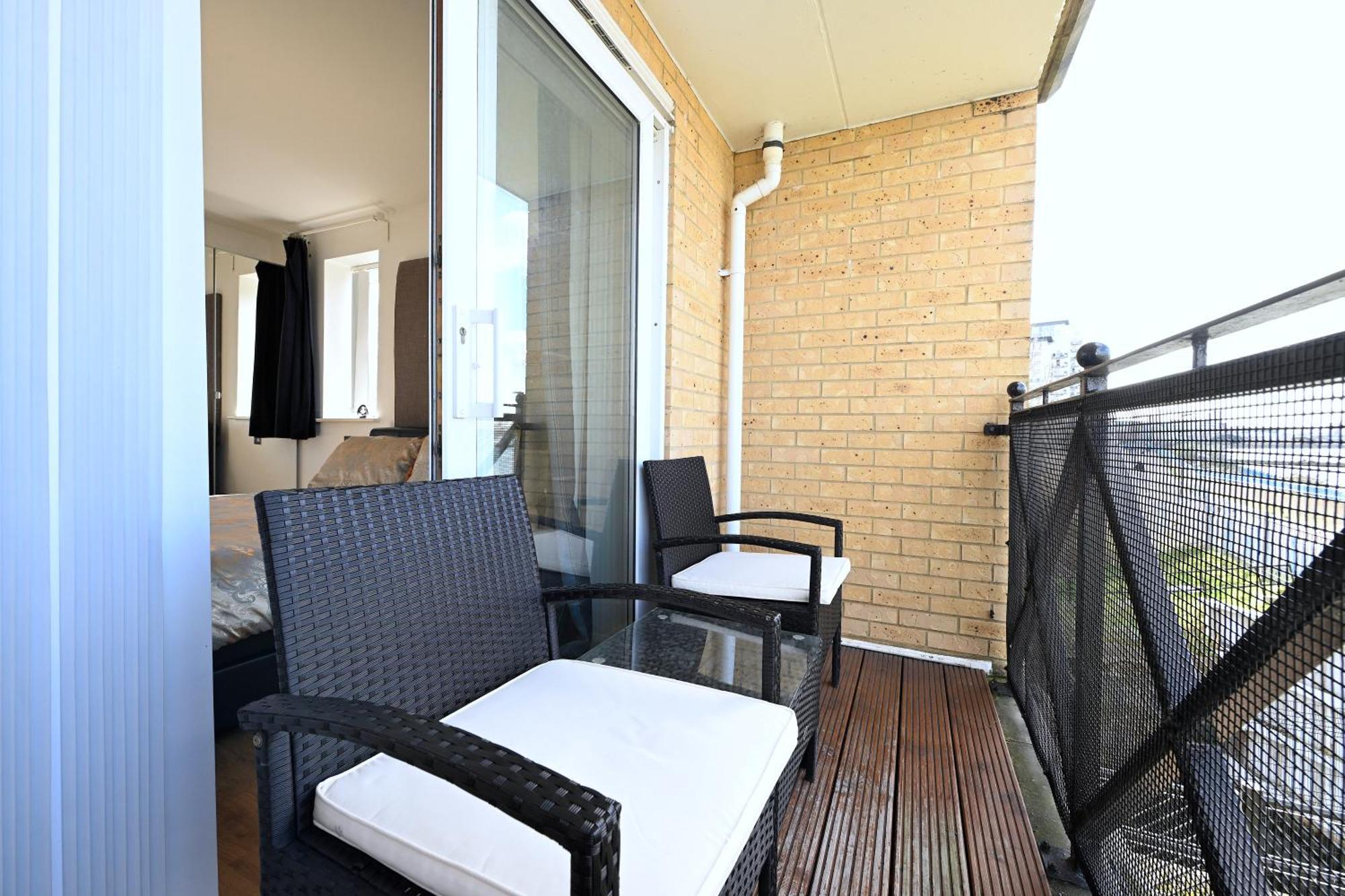 Unique 2-bedroom With River Views! * London