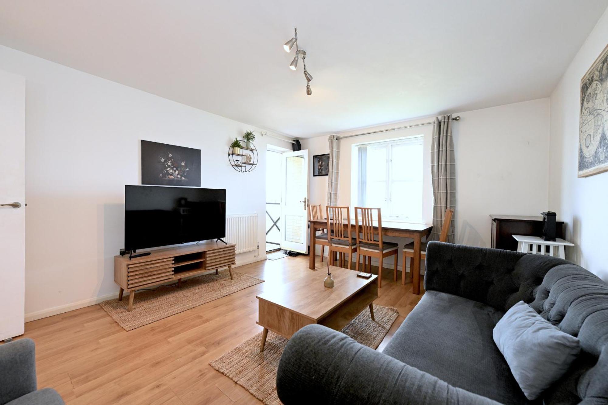 Unique 2-bedroom With River Views! Apartment London