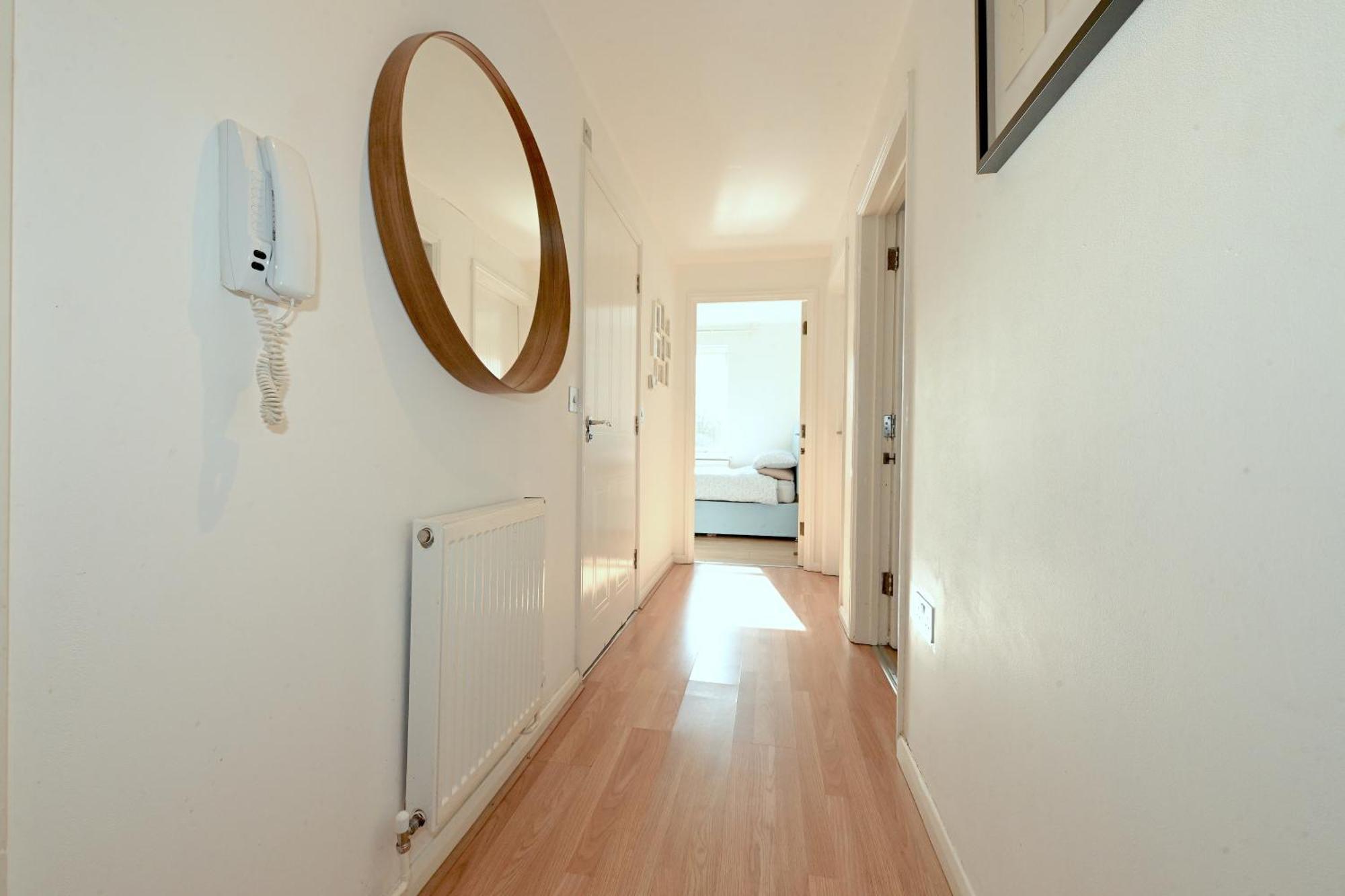 Apartment Unique 2-bedroom With River Views! London